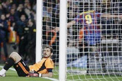 برشلونة يستعيد الصدارة من غريمه ريال مدريد