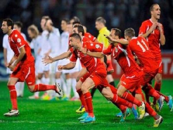 العميد يفاجئ الجماهير بتشكيلة النشامى أمام الأوروغواي