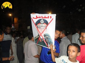 أنصار مرسي يحرقون صور السيسي في مظاهرات جامعة الأزهر 