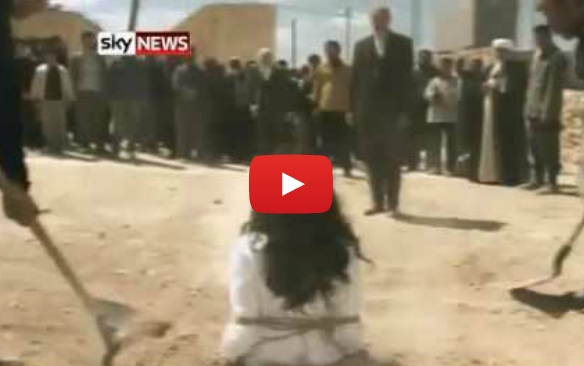 بالصور والفيديو : رجم سيدة ورجل لممارستهما الرذيلة