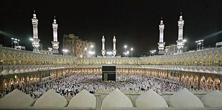 وزارة الأوقاف تجري اتصالات مع السلطات السعودية لحل قضية تأشيرات العمرة 
