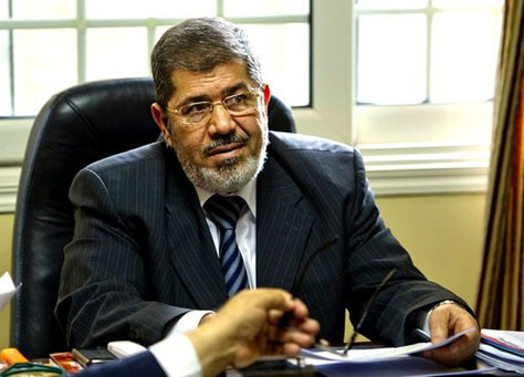 مرسي: محاكمتكم لي هزلية وأنا الرئيس الشرعي