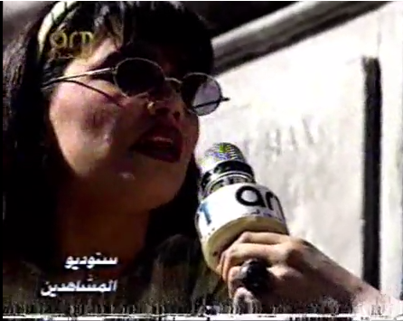 كلب يطارد احلام امام الكاميرا  ..  فيديو
