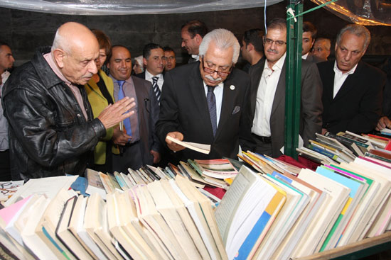 بلتاجي يفتتح مهرجان عمان للكتاب في شارع الثقافة