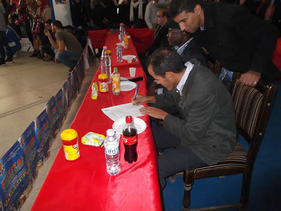 مكتب الطلبة الصحراويين بالجزائر يواصل جمع التوقيعات
