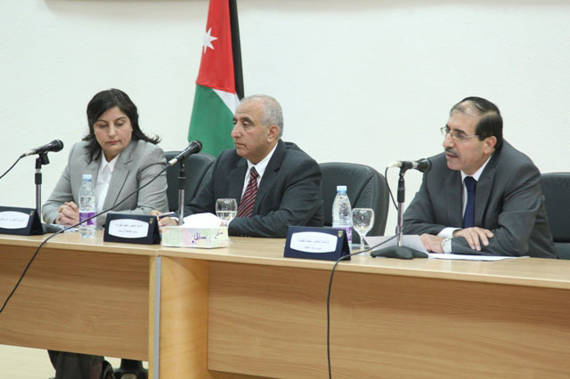 300 طالب من جنسيات عالمية يتعلمون العربية في الأردنية