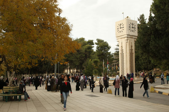 35 الف طالب يقدمون على منح وقروض جامعية