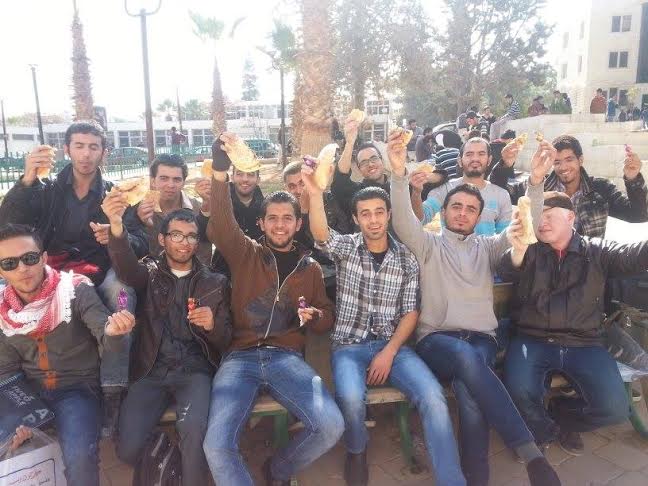 التحقيق مع 6 طلاب على خلفية سندويشة