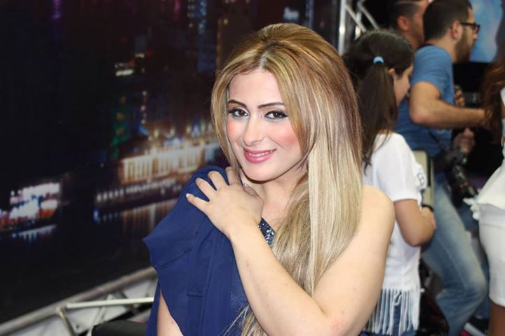شاهد فرح يوسف على السرير بدون مكياج