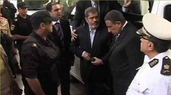  منع الزيارة عن مرسي لدواع أمنية