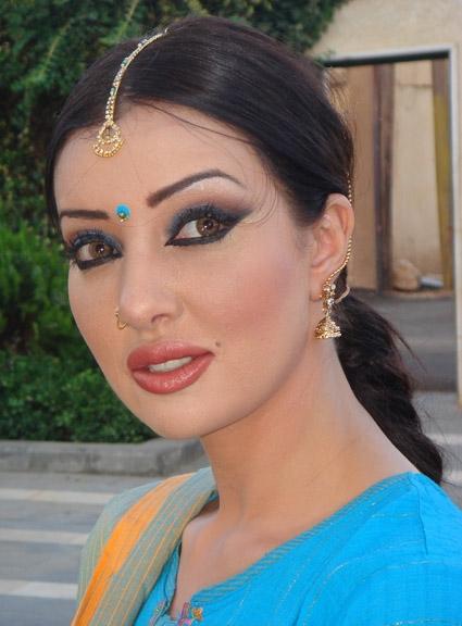 لماذا تعشق الفنانة ميساء مغربي الحمير ؟ شاهدوا الصور