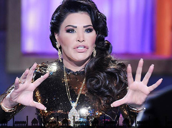 أحلام تحرِّض المرأة على كسر رأس الرجل 