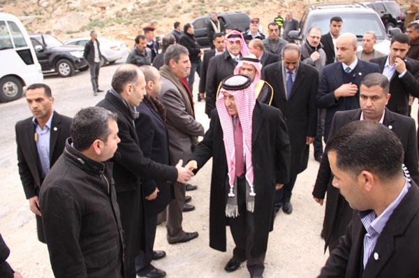 النسور يفتتح مسجدا
