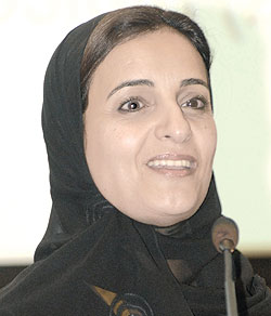 عطر جديد يحمل اسم وزيرة اماراتية