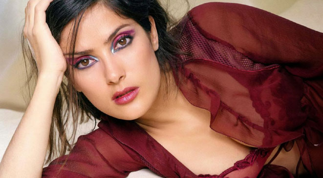سلمى حايك في اطلالة جذابة  ..  صور