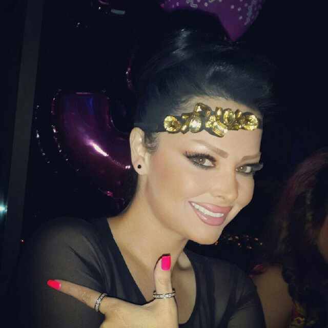 مكياج ديانا كرزون الصارخ يثير غضب جمهورها .. صور