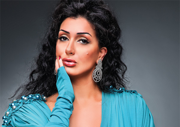 صور غادة عبد الرازق تستفز جمهورها