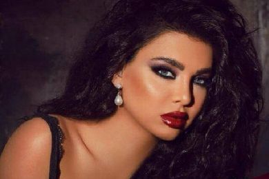 قمر تعود بتنانير قصيرة وإطلالات جريئة: لاتقارونني بهيفا وهبي .. صور