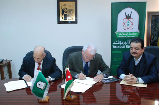 اتفاقية تعاون بين اليرموك والكادر العربي