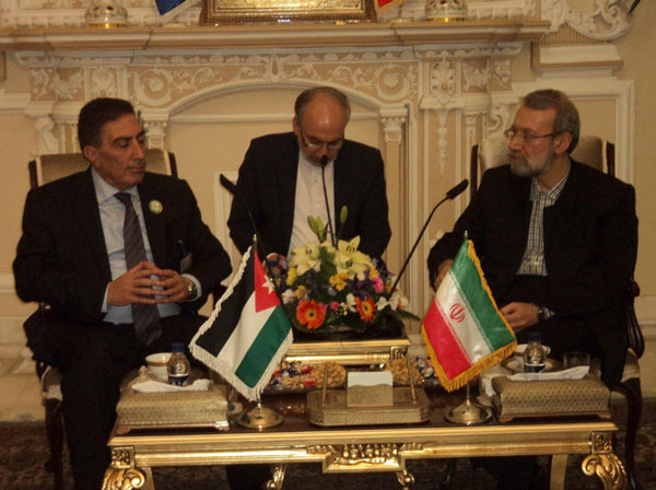 الطراونة يلتقي لاريجاني في طهران