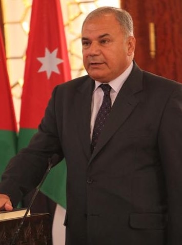 وزير الطاقة يقوم بجولة تفقدية بمحطة القطرانة