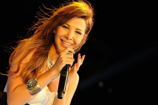 شاهد  ..  نانسي عجرم في ستايل بناتي لطيف
