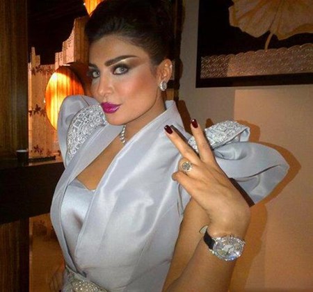 أمل العوضي تهاجم شيلاء سبت  ..  صور