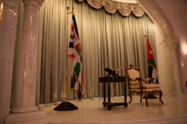لجنة تحقيق باختفاء كرسي العرش
