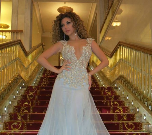 ميريام فارس تستعرض رشاقتها بفستان أبيض - صور
