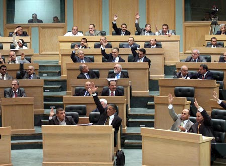 مطالب نيابية بزيادة رواتب  الجيش