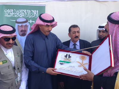 السفير السعودي في الاردن يتسلم درعا تكريميا للامير محمد بن نايف