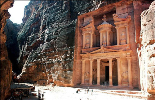 قطامين: نسبة التشغيل بالقطاع السياحي الاردني قليلة 