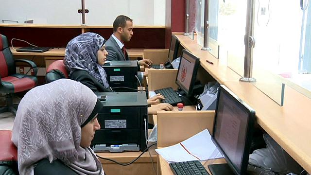 إلغاء الضريبة على حوالات الأموال للخارج