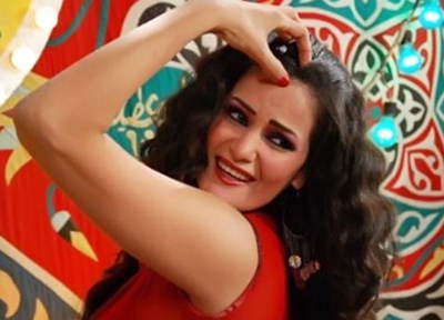 سما المصري بالحجاب قبل أن تتحول إلى راقصة - صورة
