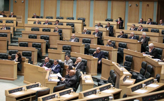 الاعيان يقر حماية حق المؤلف وتشكيل المحاكم العسكرية