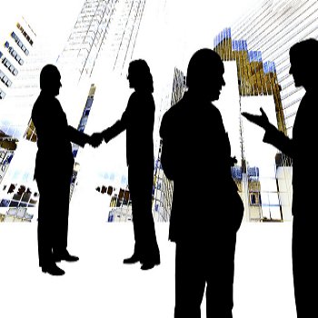 خبير اقتصادي :  60 % من السكان يعمل منهم 25 % 