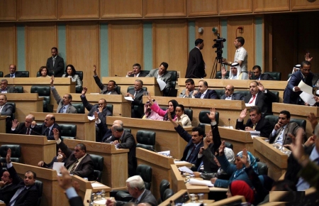 القانونية النيابية تقر مبدأ التقاضي على درجتين