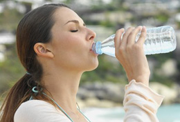 شرب الماء يقاوم آلام المفاصل