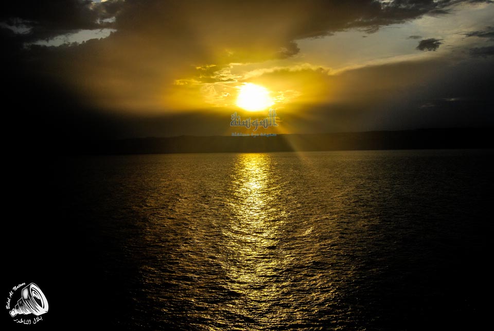 غروب الشمس على مياه البحر الميت