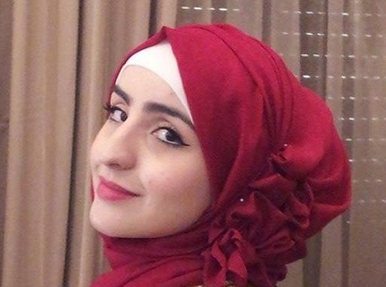 سليمان العتوم يهنئ ابنتة بالتخرج