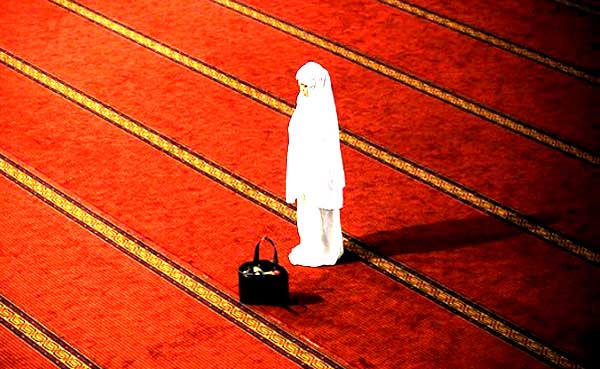 ما حكم  تناول الدواء لتأخير الدورة الشهريّة من أجل صيام رمضان؟