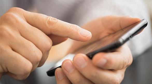 الرمل ..  لإطالة عمر بطارية الهواتف