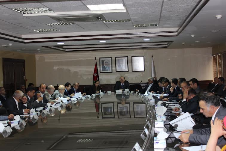 مناقشة الرؤية المستقبلية المقترحة لقطاع الصناعة والتجارة 