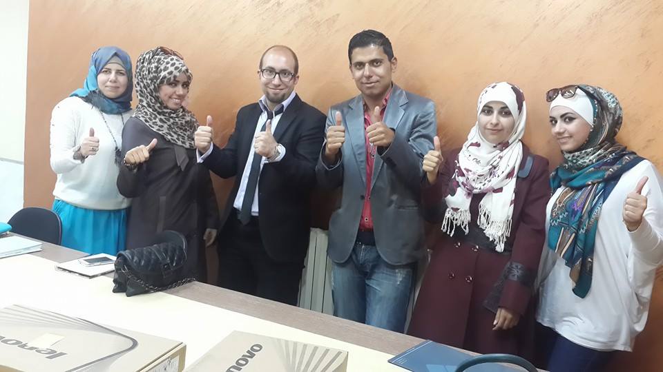 الاستاذ وسيم الحديدي يهنئ طلابه  .. 