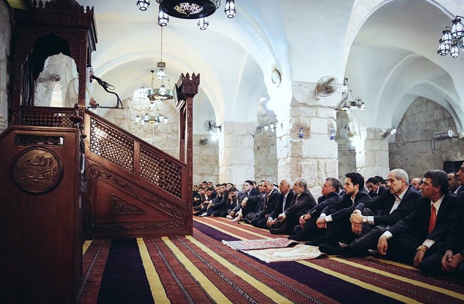 الملك يصلي الجمعة اليتيمة بعجلون  ..  صور