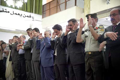 ولي العهد يصلي العيد بالعقبة