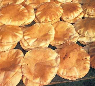الاردنيون استهلكوا  76 ألف طن طحين برمضان