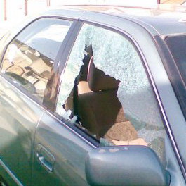 القبض على شخصين شاركوا بتكسير 13 سيارة في اربد 