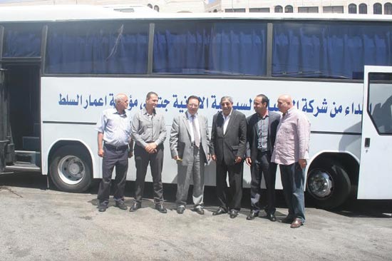 جت تتبرع بحافلة نقل  لمؤسسة اعمار السلط