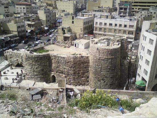 منحة لترميم سبيل الحوريات وسط  عمان